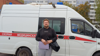 Пенсионерка благодарит фельдшера скорой за профессионализм и чуткость