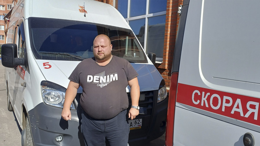 Водитель автомобиля СМП Павел Кожин.
