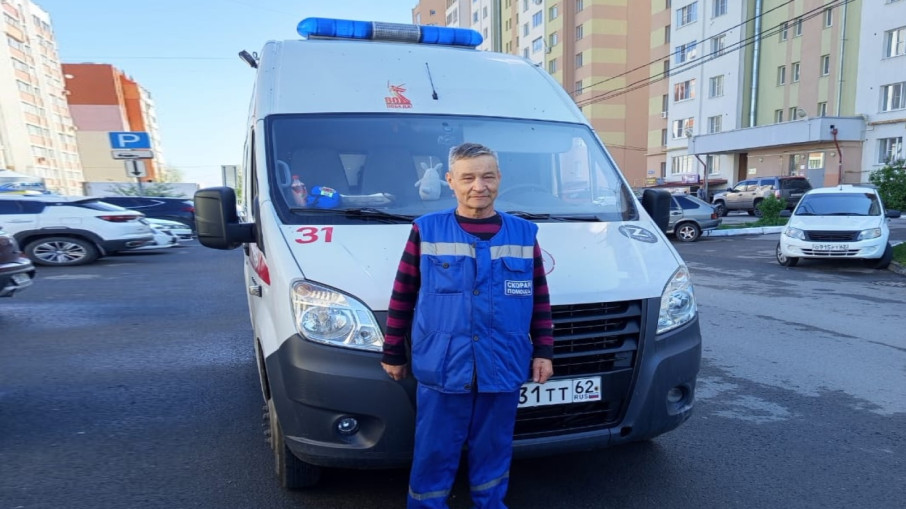 Водитель автомобиля СМП Евгений Ламтев.